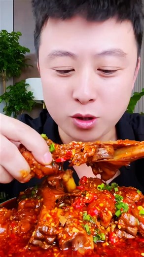 Steamed goat legs with a unique flavor spicy delicious