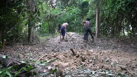 Building an Underground House with Decorated Living Room in 15 Days!