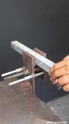 How to make a simple metal bench vise for welding and grinding. #ytshorts