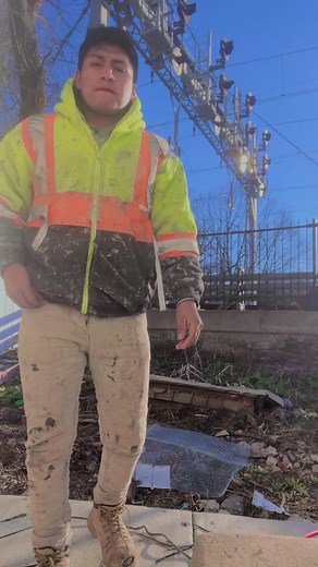 Safety Tips at Railway Crossings for Construction Workers