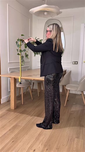 Hola, hola! Así voy a montar las mesas festivas a partir de ahora, eso de montar mesas divinas y luego tenerlo que retirar todo se acabó. En fin aquí os dejo la idea por si os sirve de ayuda, ya sea en Navidades, cumples o cualquier fiestuki. Feliz tarde. #mesas #navidad #ideas #decoracion #comedor