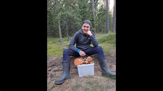 15K views · 290 reactions | Kiekvienam iš mūsų kartais reikia trupučio saulės! ☀️ ❤️Mūsų daina „Optimistas“ – tai priminimas, kad net mažiausioje kibirkštėlėje slypi daug šviesos. Tegul muzika įkvepia ir primena – gera nuotaika yra užkrečiama!  https://www.youtube.com/watch?v=Viqk7FZu6sg&list=RDViqk7FZu6sg&start_radio=1 | Velžio vyrai | Facebook