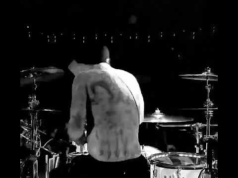 blink-182 - Dumpweed (Travis Barker drum cam)