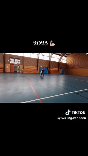 2025 on arrive ! 💚🍀 #twirling #twirl #twirlingbaton #competition #fyp #ffstb #pourtoi