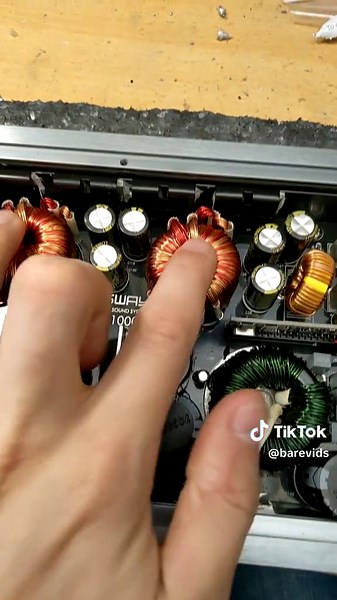 water damaged amplifier out of thin air 💦😐 #repair #repairman #electronics #electronicsrepair #caraudio #caraudiosystem #amplifier #amp #subwoofer #basshead #bassheadsoftiktok #spl #soundsystem #musway #muswayaudio
