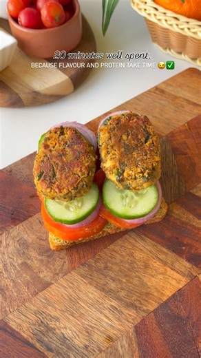 Nidhi Khosla on Instagram: "Not your regular SANDWICH 🥪 A wholesome, protein packed sandwich loaded with spinach, chana & flavour — perfect for when you want something filling yet healthy! 💚 ✨Ingredients: 🌿 1 cup spinach (blanched & chopped) 🧆 ½ cup boiled white chana 🫘 ½ cup boiled black chana 🍠 1 boiled sweet potato 🧄 4 garlic cloves (crushed) 🌶️ 2 green chillies (chopped) 🌶️ ½ tsp Kashmiri chilli powder 🧂 1 tbsp chaat masala 🥄 ½ tsp garam masala 🧂 Salt to taste 🌾 3 tbsp sattu pow