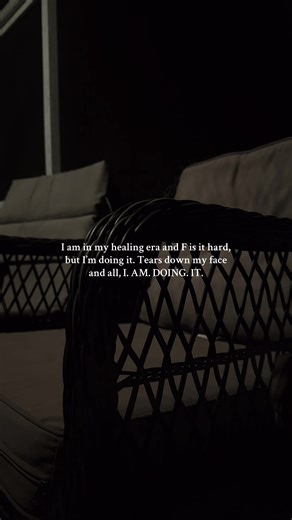 Autumn (@xutumnbailey)’s video of holding back tears