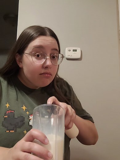 How Many Sprays to Fill a Cup of Milk?