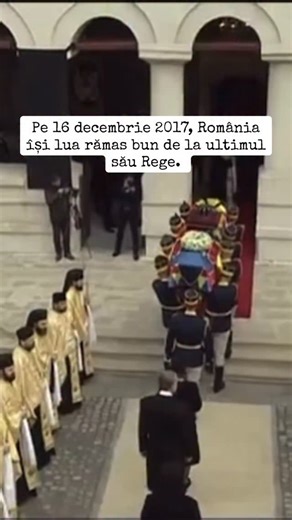 Daily Culture on Instagram: "Pe 16 decembrie 2017, România și-a luat rămas-bun de la ultimul său rege. Înmormântarea Regelui Mihai a fost un eveniment de stat, dar și un moment de reflecție publică asupra istoriei, demnității și identității naționale. Acest clip surprinde, în format scurt, atmosfera și semnificația unui eveniment care a marcat o generație. #romania #roman #istorie #monarhie #regelemihai"
