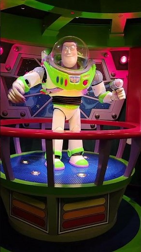 Pixar Robot #DisneyParis Toys Story 😸