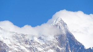 A group of Chinese researchers has recently completed a series of fieldwork on Mount Qomolangma, the world's highest peak. How did they cope with the coldness and sun exposure in high-altitude areas? Let's hear from the team member. #GLOBALink | China Xinhua News