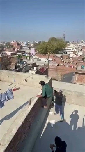 kite looting 😱🪁❤️#kite #patang #youtubeshorts #shortsviral #shortsvideos #shorts #youtube #ytshorts