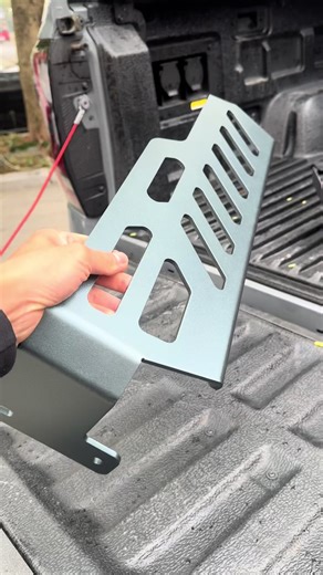 🛠️ GIỎ ĐỰNG ĐỒ BÊN HÔNG THÙNG XE FORD RANGER NEXT GEN 2022–2025 ✅ Lắp đặt chuẩn zin – không khoan cắt ✅ Thiết kế gọn gàng – chắc chắn – tiện dụng ✅ Tối ưu không gian thùng xe, để đồ ngăn nắp – dễ lấy 🔹 Phù hợp: dụng cụ sửa xe, dây chằng, đồ dã ngoại, vật dụng nhỏ 🔹 Chất liệu bền bỉ, chịu lực tốt, sử dụng lâu dài 🔹 Giữ thùng xe luôn gọn gàng – chuyên nghiệp hơn 🚗 Phù hợp cho mọi phiên bản Ford Ranger Next Gen 2022 | 2023 | 2024 | 2025 #xuhuong #doxe #fordnextgen #ford #raptor