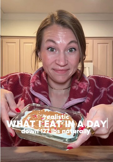 1,755 cals | 123g protein | 27g fiber ✨realistic what l eat in a day✨ -127 Ibs naturally Just a super simple and chill day. I loved this day of eats 🤗 Peanut Butter Protein Pancake Bowl: - 30g @KodiakCakes pancake mix - 8g @PBfit - 10g @RYSE Supplements peanut butter vanilla protein powder - 40g nonfat Greek yogurt - 30g egg whites - 30ml of @fairlife milk Microwave in 30 sec intervals until cooked through. Top as you see fit, but I used: - 100g of @Chobani vanilla Greek yogurt - 8g of PBFit -