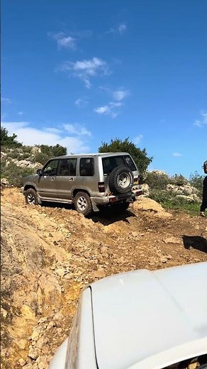 1995 Isuzu Trooper 3.1 take on a challenging hill climb! 🚙💨 #automobile #offroaddominance #offroad