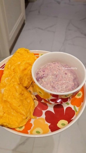 Omelette and Raspberry overnightoats for breakfast😋 มื้อเข้าวันนี้ไข่เจียวม้วนและโอเวอร์ไนท์โอ๊ตราสเบอร์รี่ #breakfast #breakfastideas #easybreakfast #omelette #overnightoats #cooking #cookingvideo #cookwithme #cookingchannel #อาหารเช้า #มื้อเช้า #อาหารเช้าง่ายๆ #มื้อเช้าง่ายๆ | 7.30