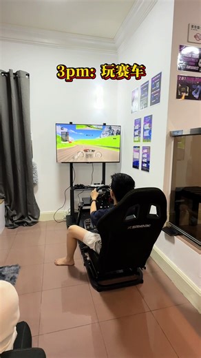 OMG‼️和朋友住进娱乐民宿一整天可以玩什么😱 和朋友一起住进 📍4Balance Homestay 才发现原来民宿也可以这么好玩 整间有 5间房 5间厕所 最多可以住到 30个人 朋友聚会、生日、staycation都很适合 重点是里面的娱乐真的很多！ 🎤 Karaoke room 🎮 Nintendo 🎱 Pool table 🀄 Mahjong 🃏 Rummy & board games ⚡ 眼疾手快 基本上待一整天都不会无聊 厨房设备也有 饮水机、微波炉、电磁炉都有 晚上还可以一起 用 200L大烤炉BBQ 🍢 朋友聚会真的很适合来这里 \t #kl好玩#kl娱乐#klstaycation#吉隆坡住宿 #kl