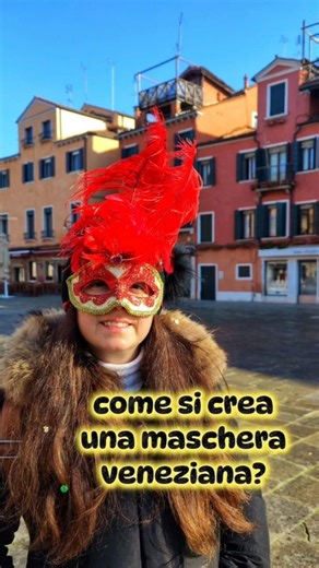 Ileana, Andrea, Marco | Family Travel Blogger & Creator on Instagram: "🎭Alza la mano se anche tu vuoi provare a realizzare la tua propria maschera veneziana? Il carnevale a Venezia inzierà domani, 31 gennaio. Se ti capiterà di venire a Venezia, un'idea carina potrebbe essere quella di realizzare la tua personalissima maschera. Come? Ho trovato per te questa attività creativa grazie a @getyourguide: seguendo i consigli di un artista potrai scegliere il tuo modello di maschera e decorarlo dando s