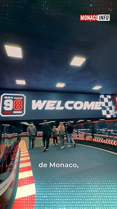 Box98, le nouveau complexe sport et loisirs prêt à cartonner ! Situé à Fontvieille, sur l’ancien site de la Collection de voitures du Prince Albert II, ce tout nouvel espace de 4 700 m2 mêle sports mécaniques, technologies immersives et divertissements pour tous les publics. Le cœur du projet ? Un circuit indoor de karting de près de 400 mètres ! Équipé de 30 karts électriques à recharge rapide, dont deux biplaces, il offre aux amateurs de sensations fortes la possibilité de se mettre dans la pe