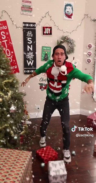 Did we just find the perfect loop? Check out the template I built with @CapCut so that you can swing into the holiday season #cccreator