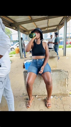 ndzawulonoctullabaloyi (@ndzawulonoctullabaloyi)’s videos with Ndzita Fela Byaleni - Dj Hendzo