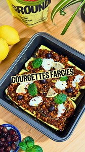On t’a préparé une recette qui coche toutes les cases : savoureuse✔️ nourrissante✔️ facile à faire✔️ Sans viande✔️ Des courgettes farcies à notre façon, parce que bien manger, ça peut (et ça doit) être simple. La recette complète juste ici 👇 2 courgettes moyennes 1 petit oignon rouge émincé 2 gousses d’ail hachées 1 tasse de OG Grounded 1 c. à soupe de concentré de tomate 1 c. à thé (5ml) de cumin moulu 1 c. à thé (5ml) de paprika doux ou fumé Une dizaine d’olives vertes ou noires (dénoyautées 