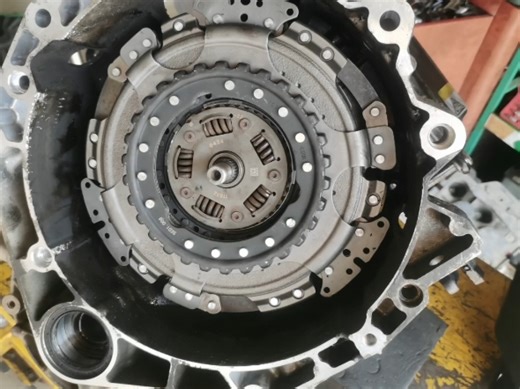 大众干式双离合故障码p177b，p177c.离合器达到公差极限故障码，拆解发现离合器严重磨损，间隙达到2.0。更换离合器。