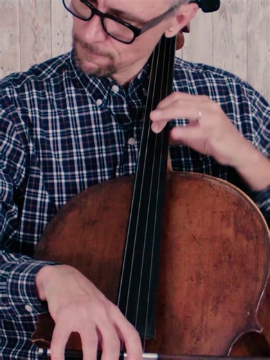 What do a cellist and a chicken have in common? 🐔🎻 Sometimes… the vibrato 😅 If your elbow starts flapping (“chicken wing” vibrato), the sound gets wide, shaky, and harder to control. Better idea: Let the motion come from the finger wrist forearm, while the elbow stays mostly quiet. Think rolling motion, not flapping. Did you ever catch yourself doing the chicken vibrato? 👇😄 #cellotok #vibrato #cellotips #cellotechnique #stringplayer #practicetok #cello #violoncello #cellomusic #celloplayer