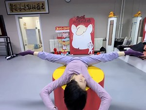 Beginner-friendly assisted side split training at extended angles for adults#软开 #横叉