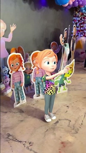 ADLEYS MOViE PREMiERE!! Cartoon Adley takes a SELFiE at the PURPLE CARPET PARTY with FRiENDS!!