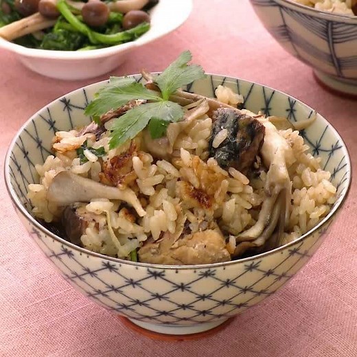 3合炊き炊飯器で！ まいたけとさば缶の炊き込みご飯のレシピ動画・作り方 | デリッシュキッチン