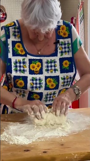 89-Year-Old Wilma Still Makes Cappelletti by Hand ❤️
