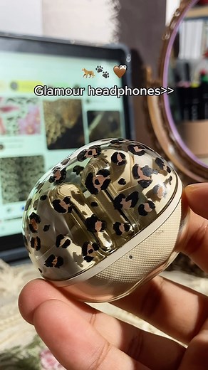 Zed Art on Instagram: "✨Glamour✨ The most prettiest clear Ear buds are from @soundpeats_global 🤎 Today I had the urge to customize my earbuds with leopard prints!🐆 Let me know whether you guys like the leopard print or the cheetah print, personally I like the leopard print more🐾 #earbuds #wirelessearbuds #soundpeats #clear #techreview #unboxing #aesthetic #desksetip #glamour #leopard #cheetah #jaguar #art #diy"