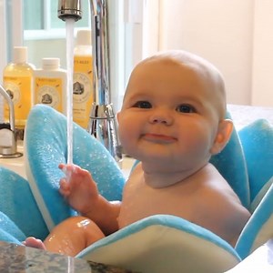 These 10 products are perfect gifts to give to new parents. | Parenting Insider