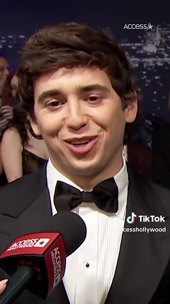 Marcello Hernández Celebrates Kenan Thompson on SNL