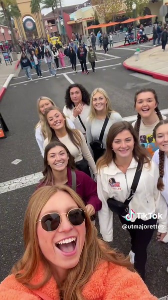 Day 1 of Citrus Bowl trip vlog🍊 Come along with us to see how the UT Majorettes spent our first day in Orlando!! #utk #volfootball #gbo #batontwirling #marchingband #utknoxville #bowlseason #citrusbowl #orlando #universal