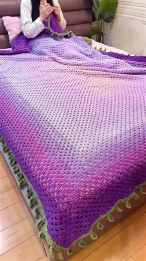 Look!That's a dog on the crochet blanket #crochet #crocheter #crochetblanket