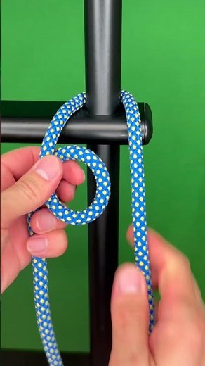 柱や木にロープを結ぶ簡単な方法！ | Fastest Way to Tie a Rope to a Post (Clove Hitch) #shorts