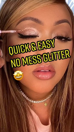 Easy no mess #glittermakeup 🤩✨ #beginnermakeup #viralmakeup #makeup #makeuphacks #fypシ #beautytips #makeupreview
