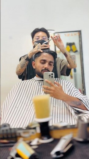 Lady barber in Bangkok 🇹🇭#shortsfeed #ytshorts #bangkok #haircut #hairstyle