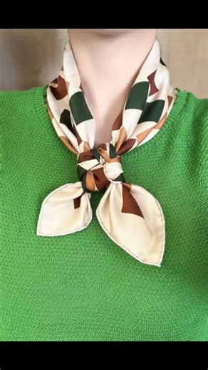 Elegant Scarf Bow Knot Tutorial! 💚✨ 스카프 예쁘게 매는법 #shorts
