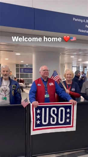 The team at USO Chicago O'Hare International Airport had the honor of welcoming home 7 soldiers returning from a deployment overseas. From the first smile to the final handshake, the USO is there for our service members every step of the way—offering a touch of home, a warm welcome, and heartfelt gratitude when it matters most. To our returning soldiers: thank you for your service, your sacrifice, and your strength. #theuso #forthepeoplewhoserve #welcomehome | USO Illinois