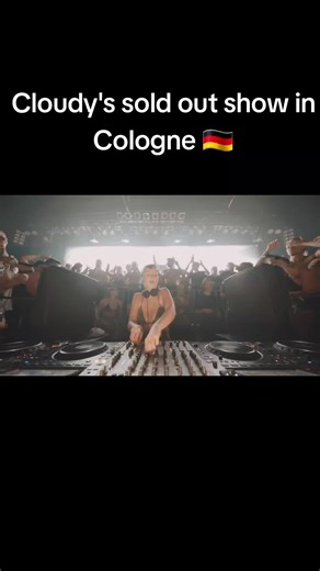 Queen @cloudy.mp3_ has done it again! A second sold -out all night show for the rising techno queen! 👑 @240 KM/H @KUKO @adrianmills.dj #CapCut #rave #kuko #cloudy #adrianmills #festival #party #hardtechno #techno