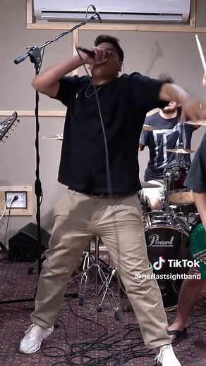 Exploring Metal Without Distortion: A Unique Sound