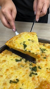1.2M views · 9.4K reactions | Melhor que pizza! Simplesmente rale as batatas para uma receita fácil e econômica! | Cozinhando com a Tutu | Facebook
