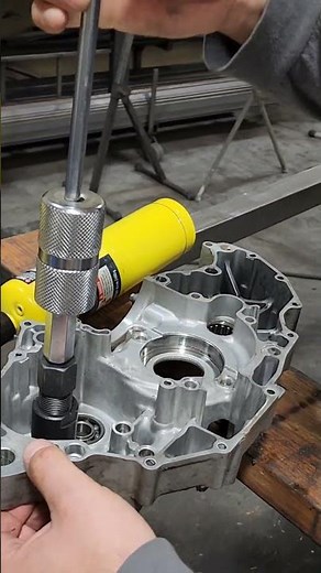 How to Easily Remove Crankcase Bearing using Blind Hole Bearing Puller Set😲👍#yamaha #yfz450r #shorts