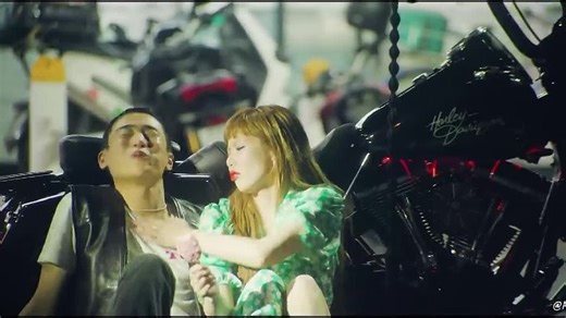 현아 (HyunA) - Q&A (Official MV)