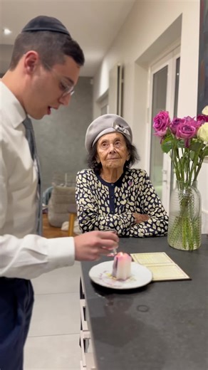 Saying Goodbye to Shabbat with Jewish Havdallah Prayer