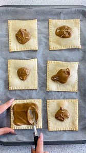 Salted Caramel Pop Tarts!😍🍫 Made with our 92% Less Sugar Salted Caramel flavour Chocaholic spread these tasty pastry pieces are the perfect Low Sugar alternative for you to try at home!💪 These Pop Tarts are also great for the little ones😇 Calories & macros per pop tart:(193 calories, 22g carbs, 11g fat and 2g of protein) #SkinnyFoodCo #NotGuilty | The Skinny Food Co