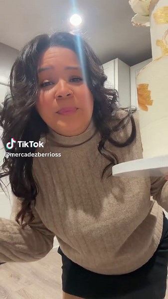 Dancing with cakes all 2026 #caketok #bookinorlookin👀📝👀📝 #fyp